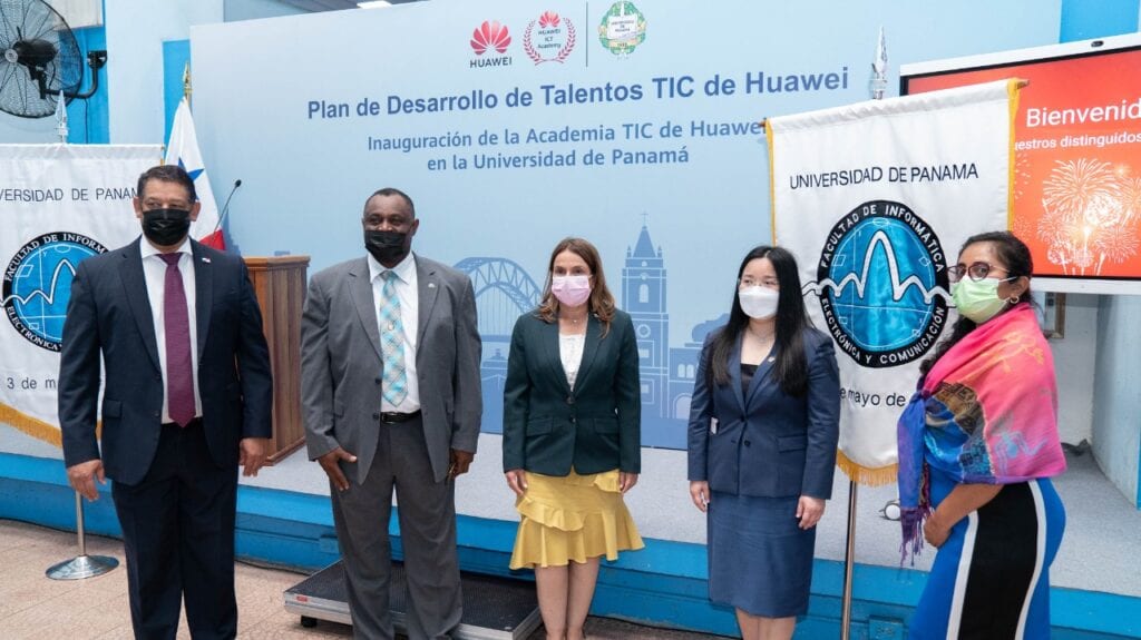 Inauguración Academia TIC Huawei en Panamá