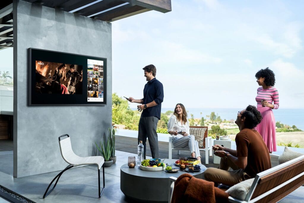 Disfruta al aire libre de tus partidos favoritos en una TV Samsung The Terrace