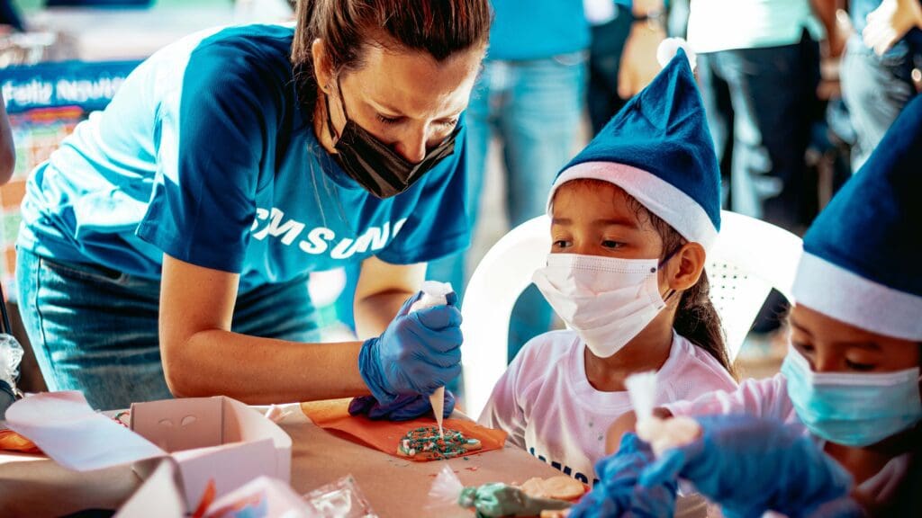 Voluntariado Samsung llevó la alegría de la Navidad a niños de Camelias del Norte en Panamá