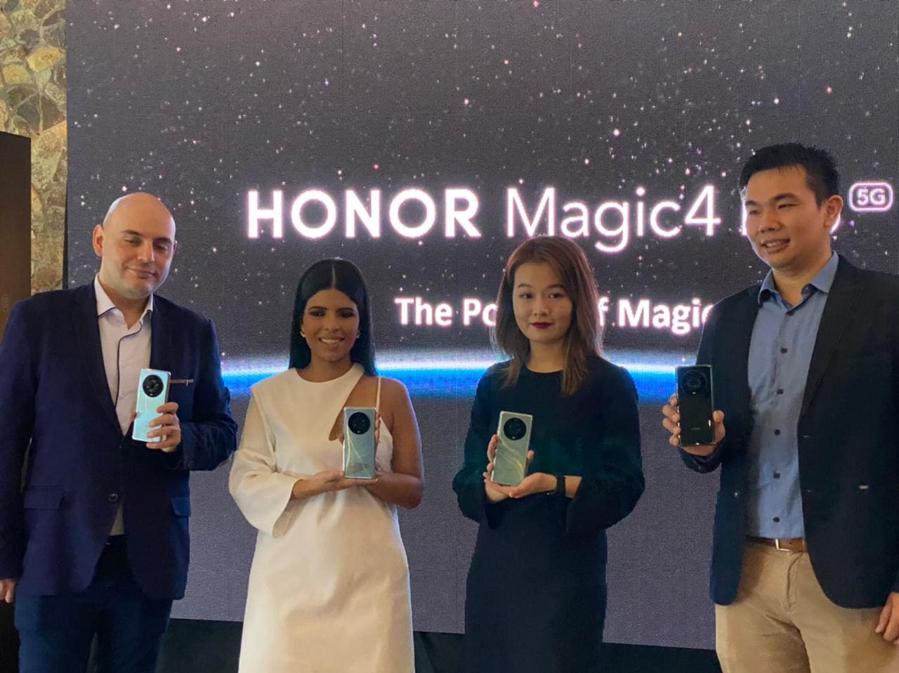 HONOR Magic4 Pro llega a Panamá con la magia de Movie Master y certificación IMAX Enhanced 2