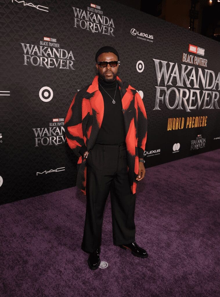 Estrellas, cineastas e invitados especiales pasaron por la alfombra púrpura en Hollywood para celebrar el estreno de Pantera Negra: Wakanda Por Siempre de Marvel Studios 44