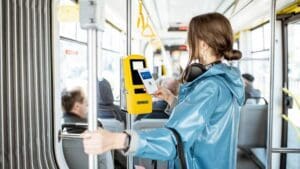 Mil millones de transacciones de pago sin contacto marcan el cambio en el transporte público alrededor del mundo - Vida Digital con Alex Neuman